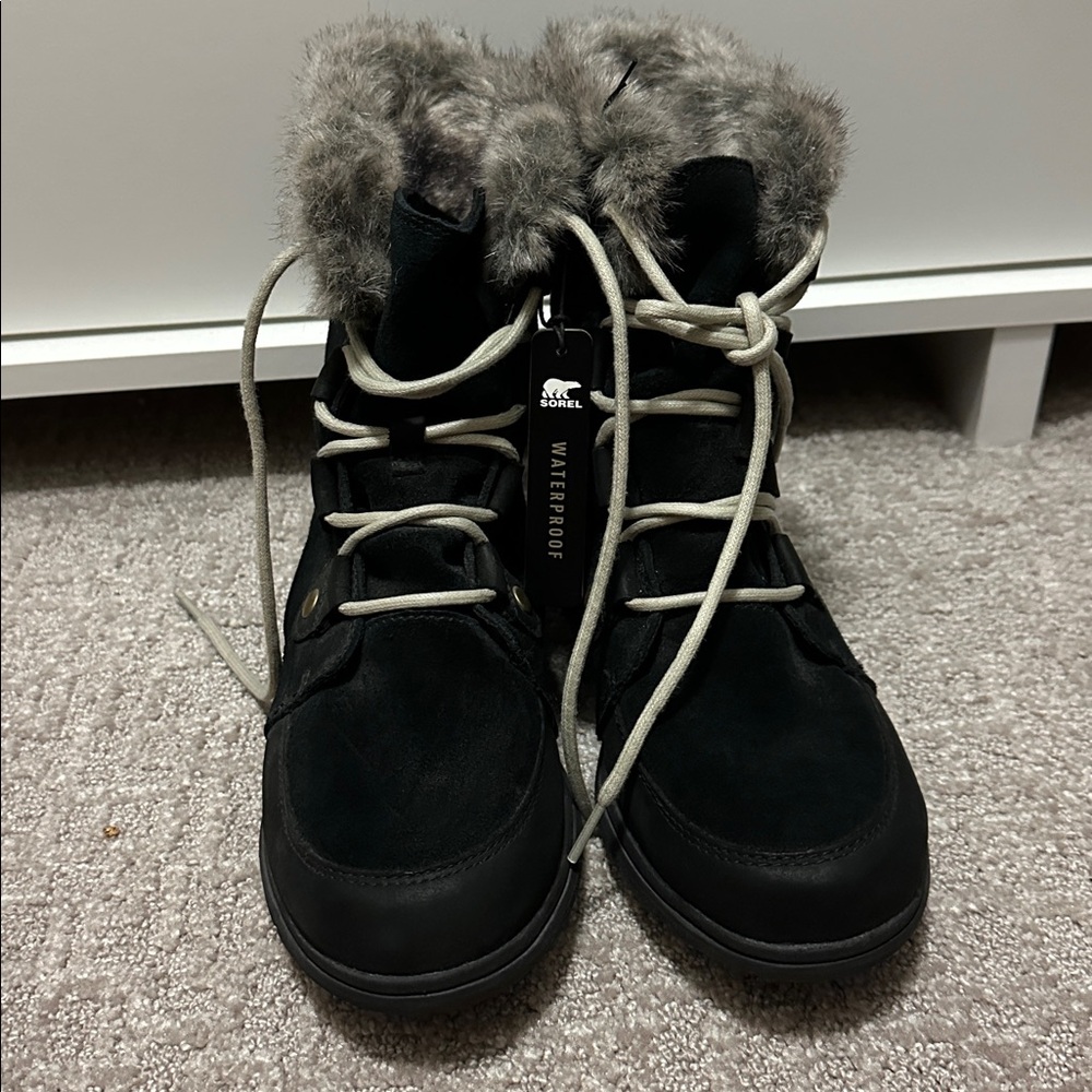 Sorel Explorer Joan Boots Black Suede Grey Faux Fur Women’s Size 8.5 never worn